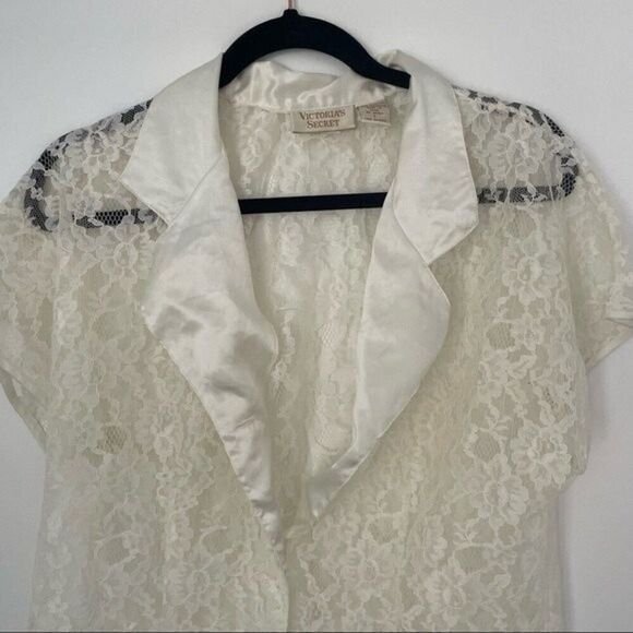 Vintage 1970s Victoria Secret Gold Label Cap Sleeve Ivory Lace Button down - Picture 13 of 13